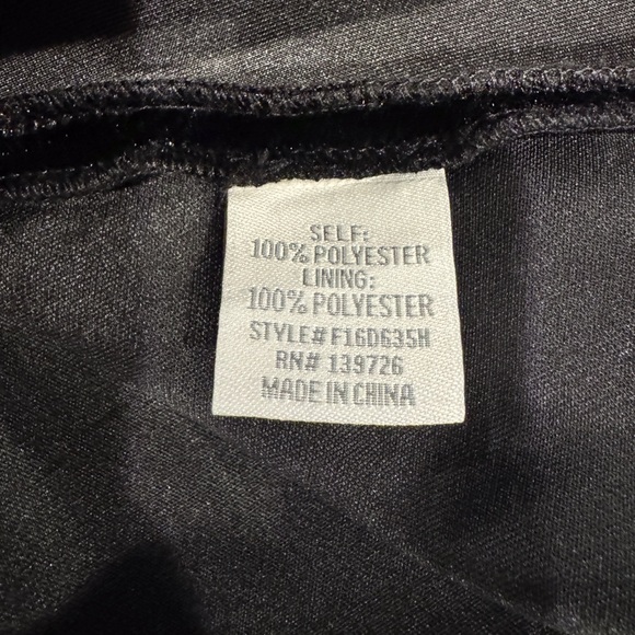 Francesca’s Collection Black Velvet Off-Shoulder Fit and Flare Dress Size M NWOT - Picture 7 of 8